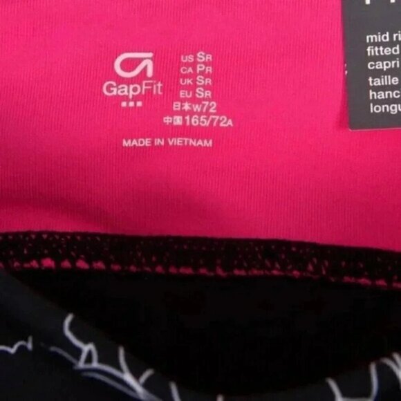 NWT Gap Fit Mid Rise Black Pink Floral Capri Legging Workout Size Small - Picture 4 of 7